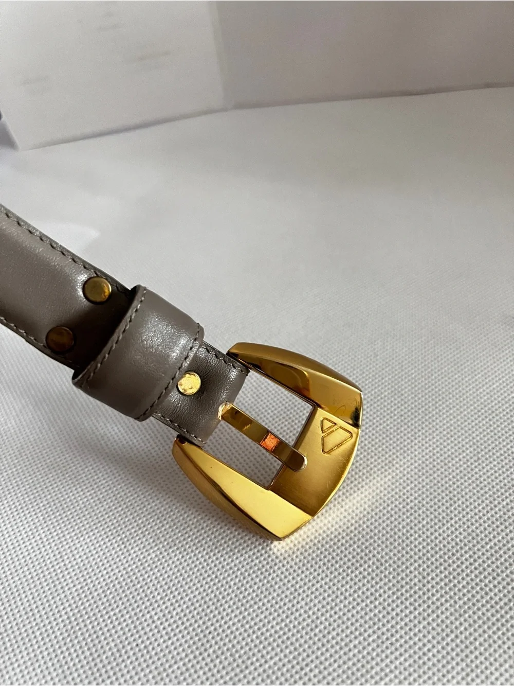 Vintage Liz Claiborne Full-Grain Leather Gray Belt Gold Tone Hardware Buckle M
